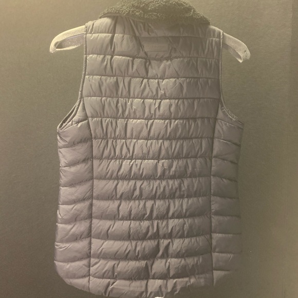 Calvin Klein Puffer Vest - Picture 10 of 10